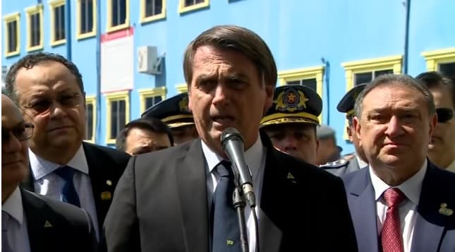 "Eu achar que meu telefone não estava sendo monitorado seria muita infantilidade. Sempre tomei cuidado nas informações estratégicas. Não vão encontrar nada que comprometa', diz Bolsonaro após ação de hackers