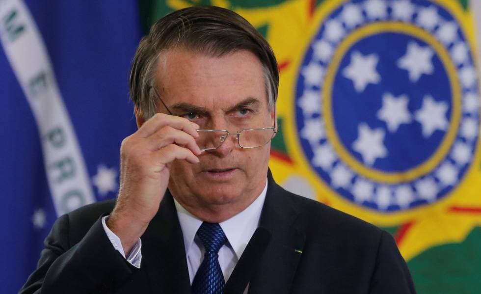 Bolsonaro fala que fim da obrigatoriedade de empresas publicarem balanços pode fechar jornal "Valor", e reclama que há briga da mídia na questão de deturpar informações