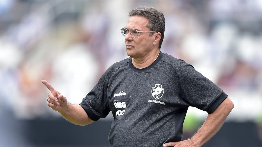 Vasco repudia e se desculpa por cantos homofóbicos em São Januário: "Preconceito é crime"