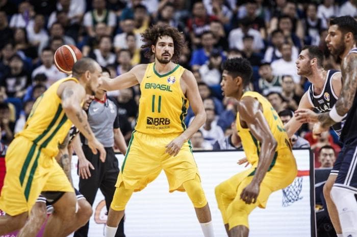 GIGANTES: Brasil vence a Grécia, mantém liderança de grupo e se classifica para a segunda fase da Copa do Mundo de basquete