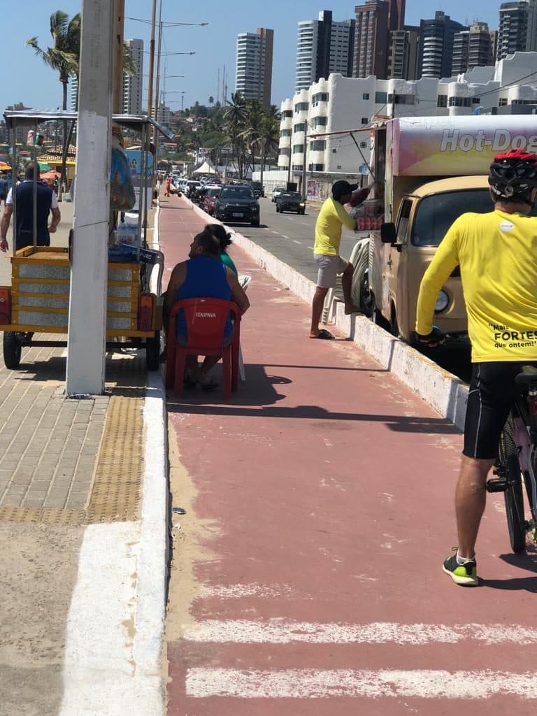 [FOTOS] Ciclovia da Praia do Meio está completamente abandonada