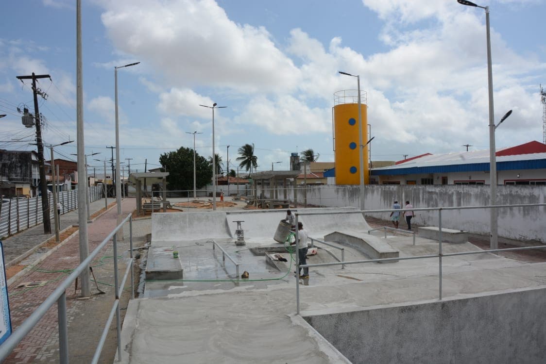São Gonçalo -(FOTOS): Obra da praça multiuso de Jardim Lola já está 50% concluída