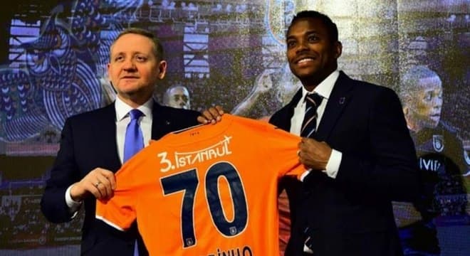 Condenado por estupro, Robinho desfalca o Istanbul por temer prisão