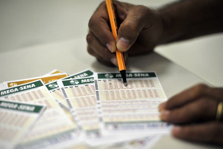 Mega-Sena pode pagar hoje R$ 90 milhões a quem acertar as seis dezenas