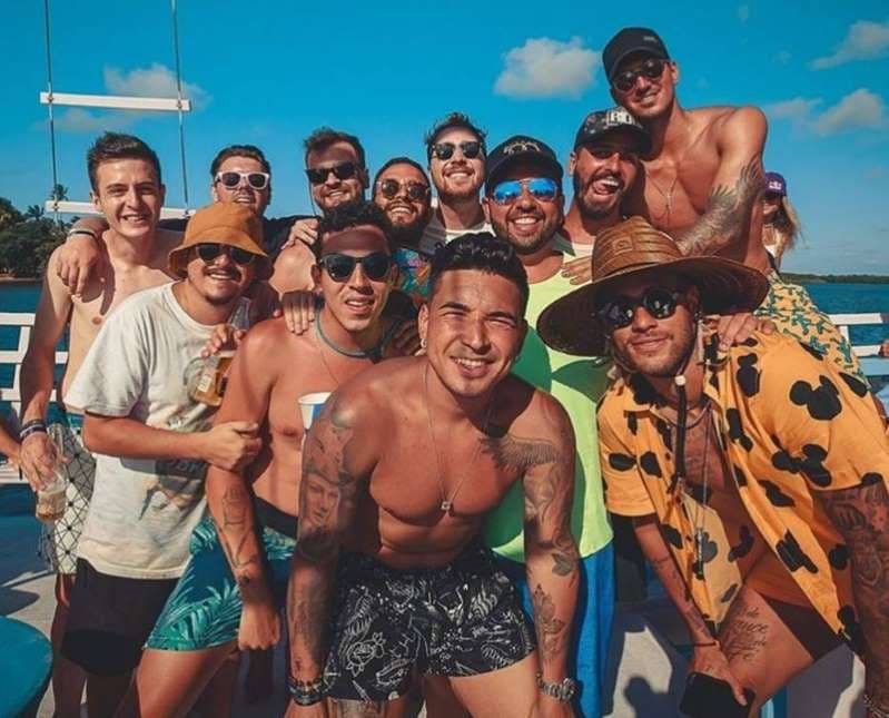 Neymar paga ‘mesada' de quase R$ 50 mil para cada ‘parça'