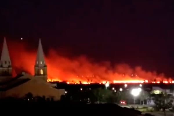 [FOTO] Incêndio de grande proporção atinge Ceará-Mirim