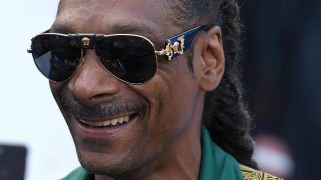 Homem que enrola cigarros de Maconha para Snoop Dogg ganha R$ 200 mil por ano