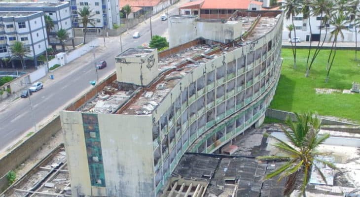 Sob "risco de desabamento real", Prefeitura de Natal entra com ação pedindo que Governo defina situação do Hotel Reis Magos