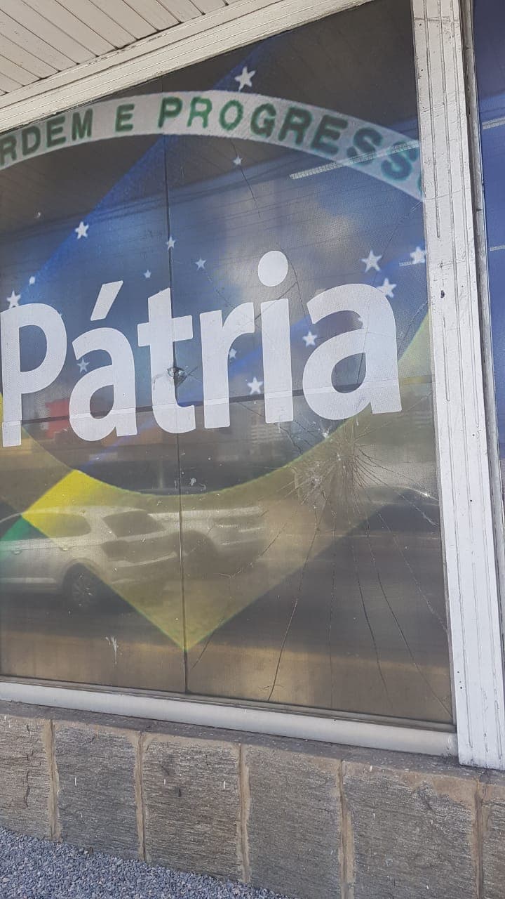 FOTOS: PSL no RN denuncia depredação de sede em Natal nesse domingo