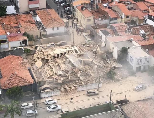 DESABAMENTO DE PRÉDIO EM FORTALEZA: Feridos sob os escombros estão fazendo ligações