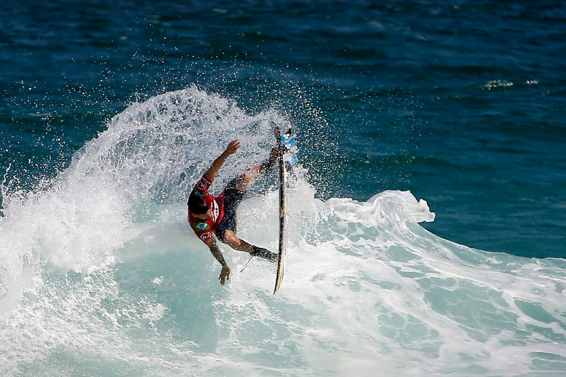 Potiguar Ítalo Ferreira é vice na etapa francesa do circuito mundial de surfe