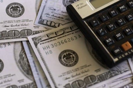 Pico do dólar impulsiona busca de brasileiros por destinos nacionais