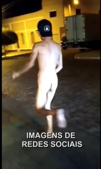 VÍDEO: Após vitória do Flamengo, torcedor cumpre promessa e corre pelado na rua