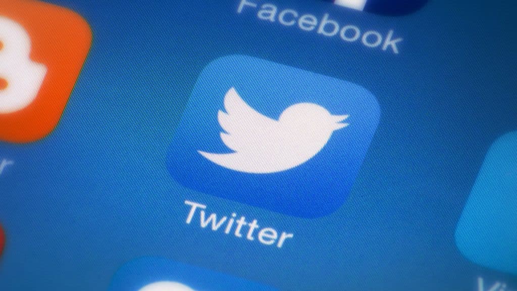Twitter anuncia banimento de anúncios políticos