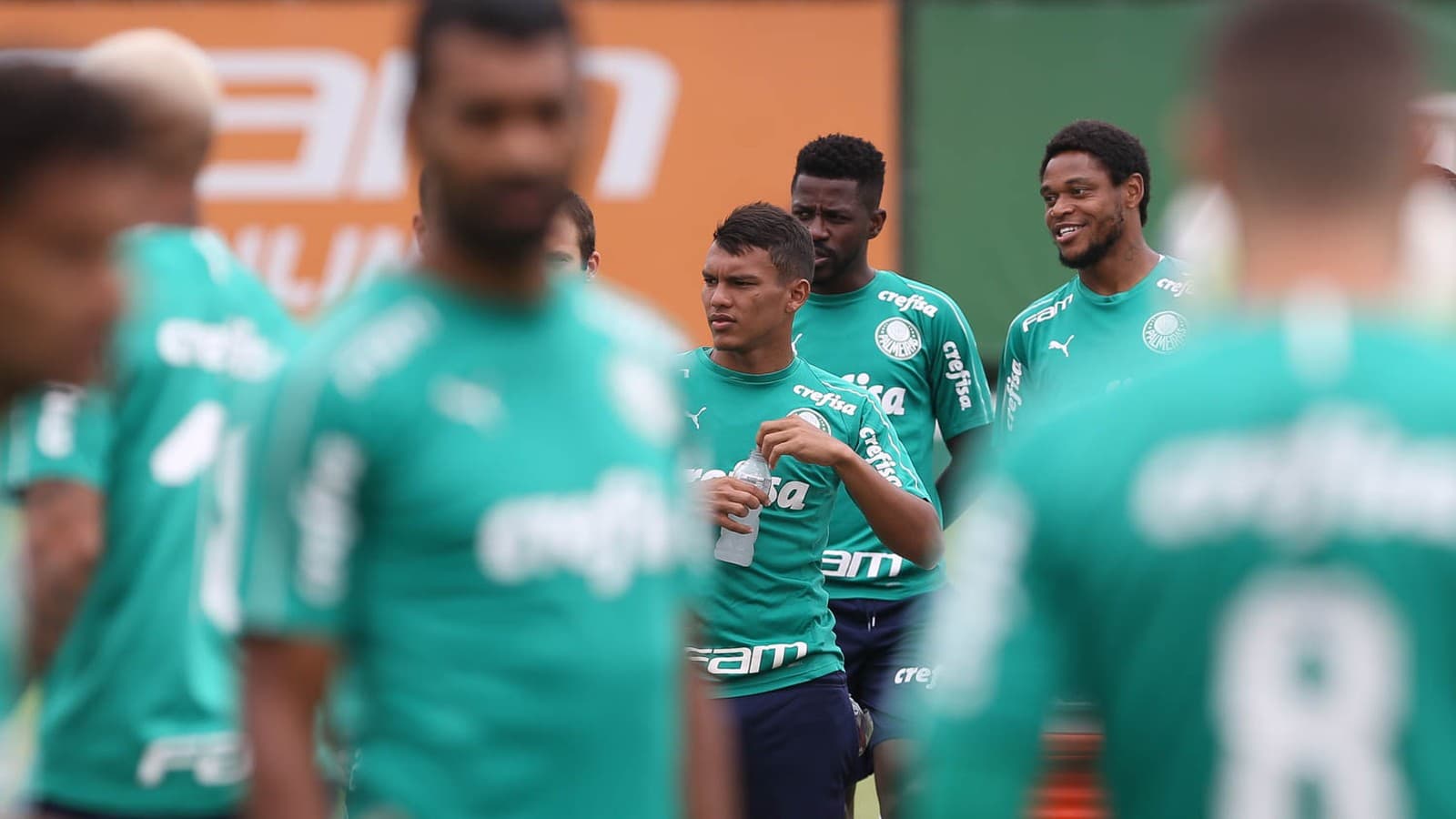 VÍDEO: Talento potiguar Gabriel Veron passa por trote em primeira viagem como profissional do Palmeiras