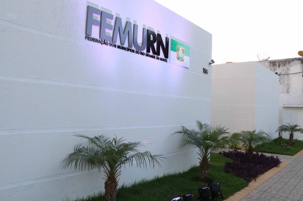 "É preciso que se avalie os impactos econômicos, políticos e sociais", diz Fermurn sobre proposta de extinção de pequenos municípios