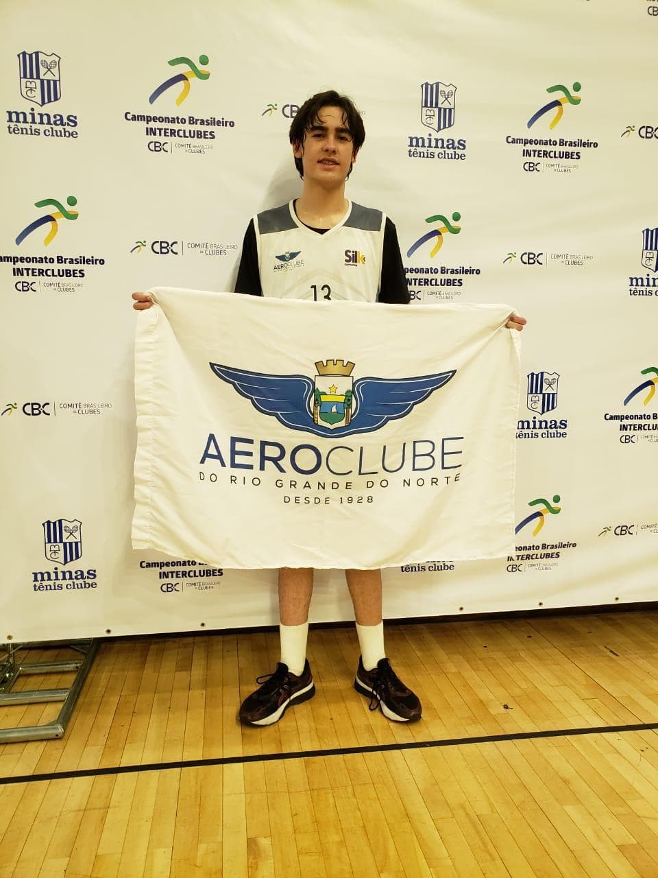 FOTO: Atleta potiguar de 14 anos e 1,84 de altura é convidado para seletiva das equipes de vôlei do Minas Tênis e Sada/Cruzeiro