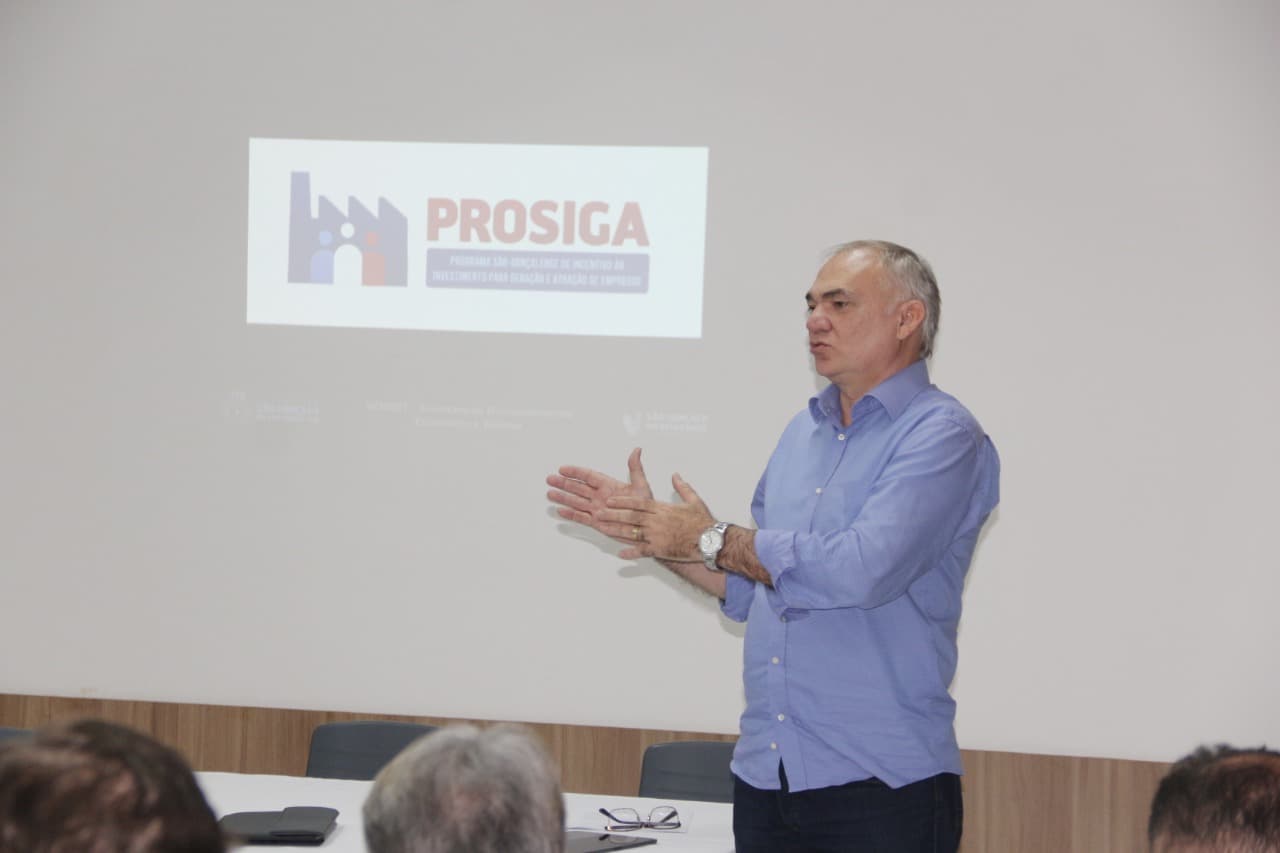 Prefeito de São Gonçalo apresenta programa de atração de investimentos e geração de empregos a vereadores
