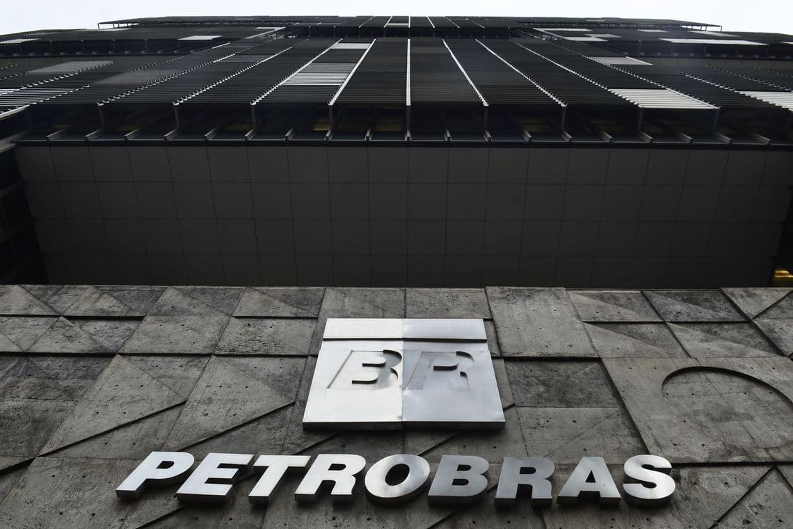 Empregados da Petrobras filiados à federação suspendem greve