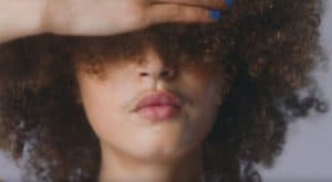 Marca de barbeadores nos EUA incentiva mulheres a deixarem o bigode