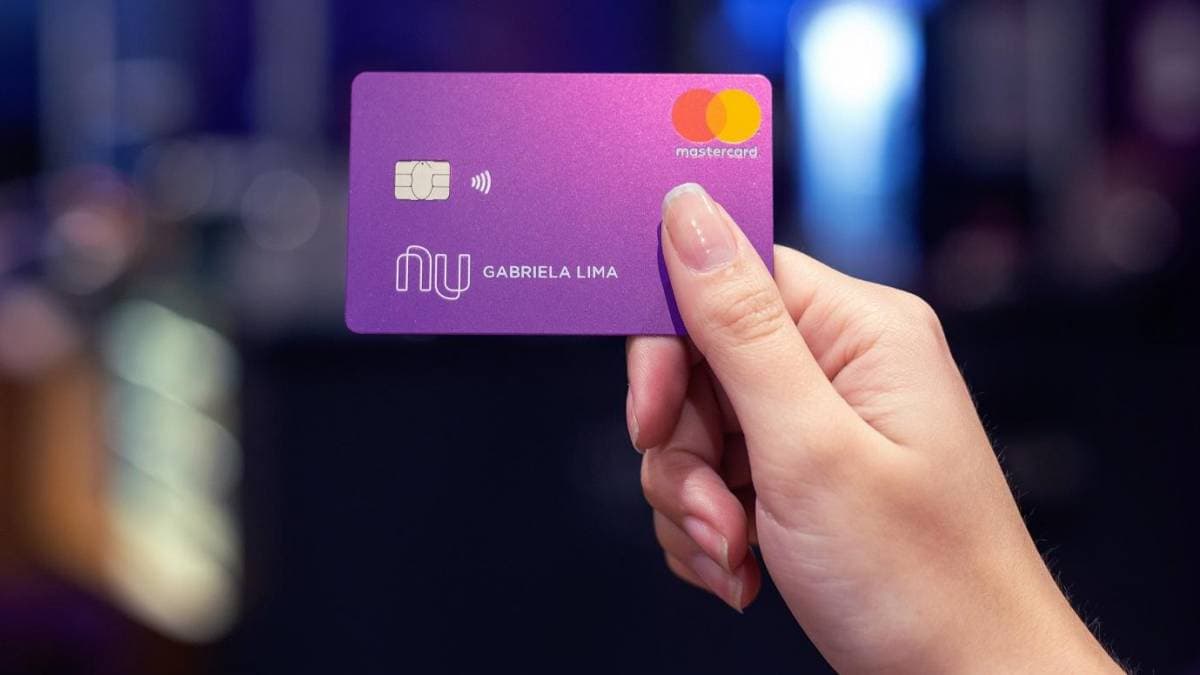 Novo golpe usa cartão Nubank para roubar dados dos usuários