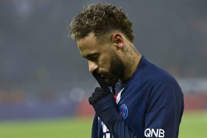 [FOTO] Vaiado, Neymar comemora gol mandando torcida do PSG se calar e mantém clima de guerra declarada