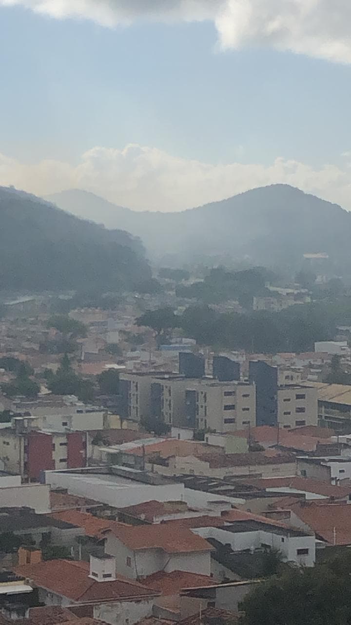Incêndios no Parque das Dunas e prolongamento da Avenida Prudente de Morais nesta quarta exigiram força-tarefa de bombeiros e órgãos
