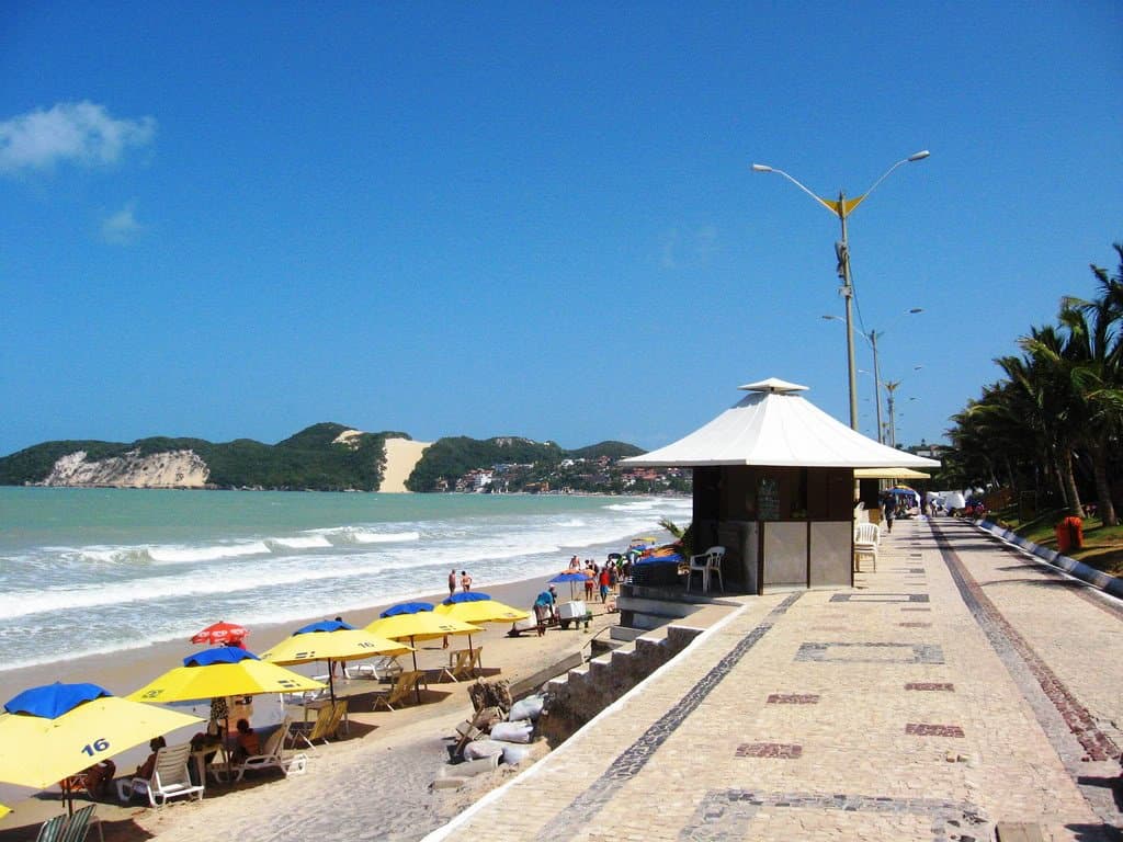 Praias de Ponta Negra e do Forte estão impróprias para o banho, aponta estudo