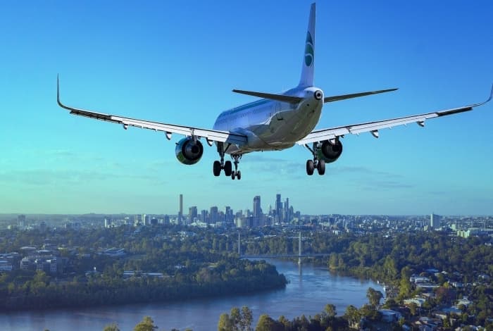 Adolescente de 17 anos sequestra avião e bate em prédio; assista ao vídeo