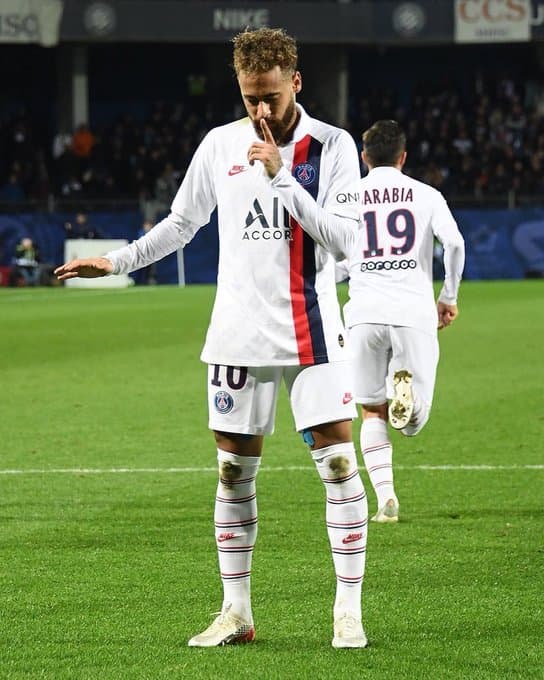 Neymar faz golaço e volta a pedir silêncio na vitória do PSG; Assista
