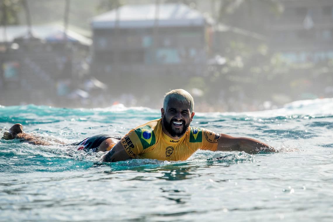 Brasil garante título do Circuito Mundial de Surfe; disputa está entre o potiguar Ítalo Ferreira e Gabriel Medina