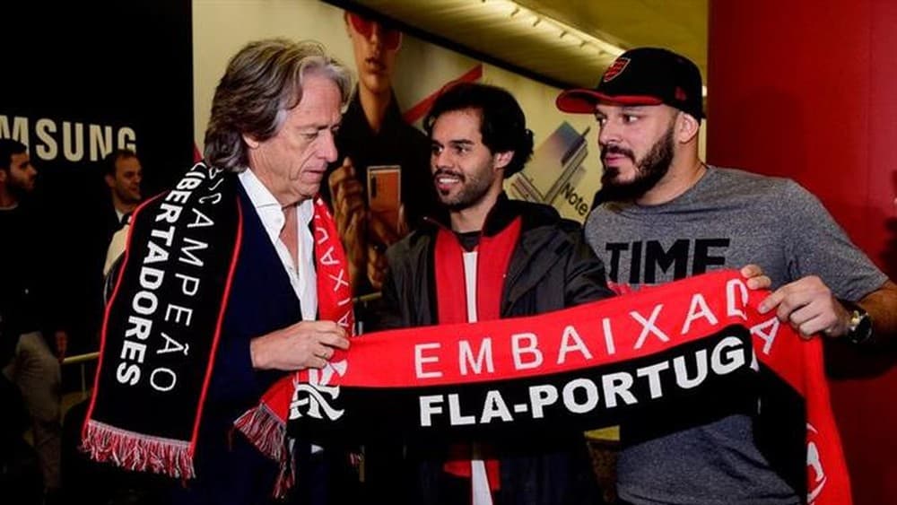 Jorge Jesus chega a Portugal e confirma que segue no Flamengo: "Tenho contrato e vou cumprir"