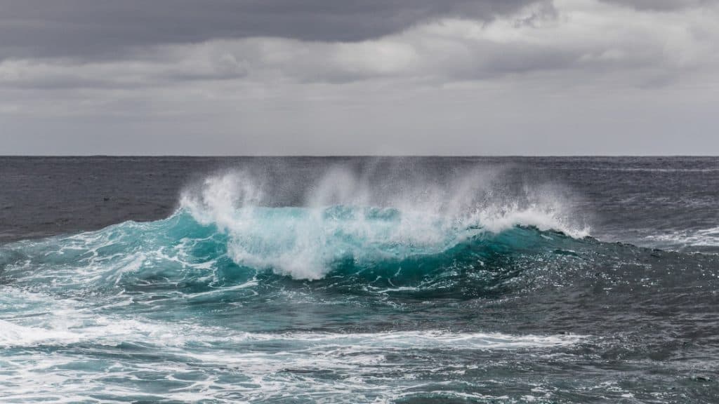 Marinha alerta ocorrência de ressaca e ondas até 4 metros no litoral do RN até sexta-feira