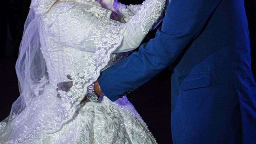 Reportagem revela bastidores de mulheres que se submetem a mutilação genital para fingir que são virgens antes do casamento