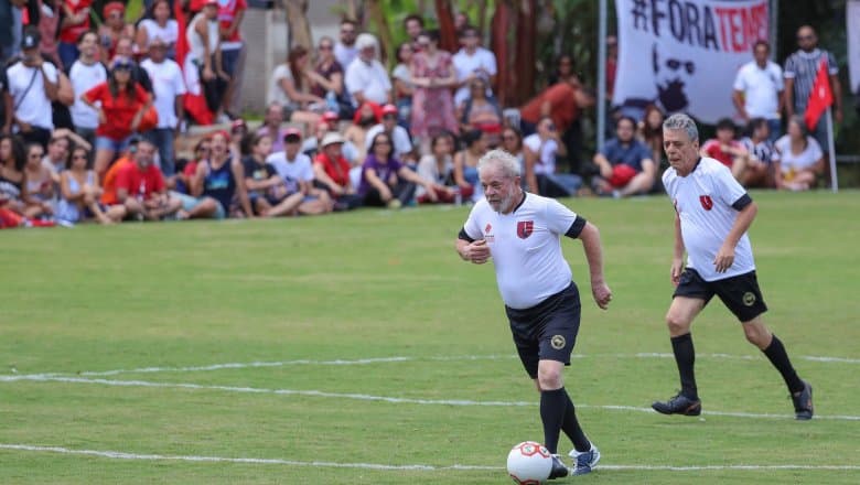 Pelada entre Lula, Chico Buarque e amigos do MST será transmitida AO VIVO