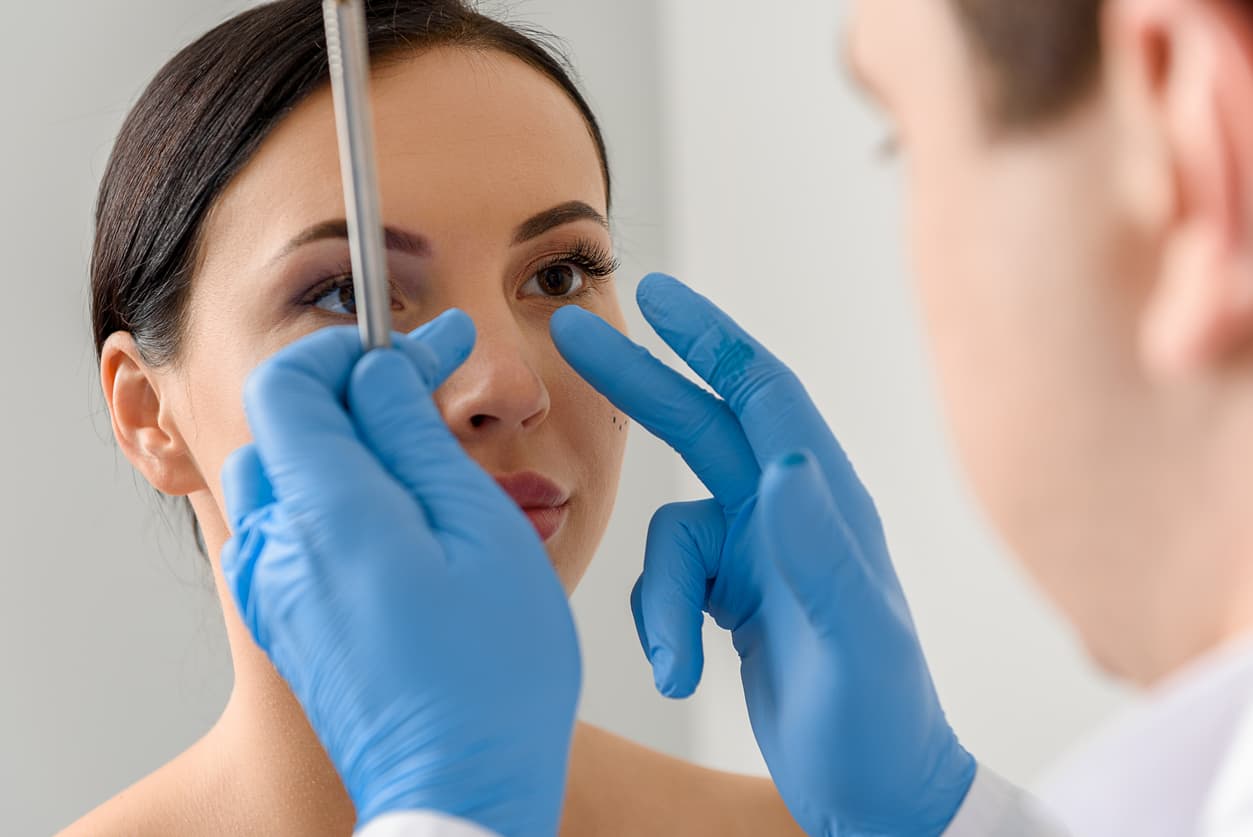 Rinomodelação: conheça o procedimento que modifica o nariz sem cirurgia