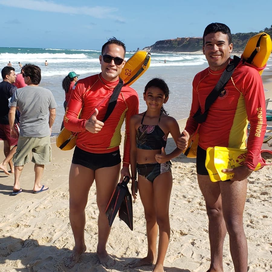 Bombeiros salvam criança pernambucana de afogamento em Pipa