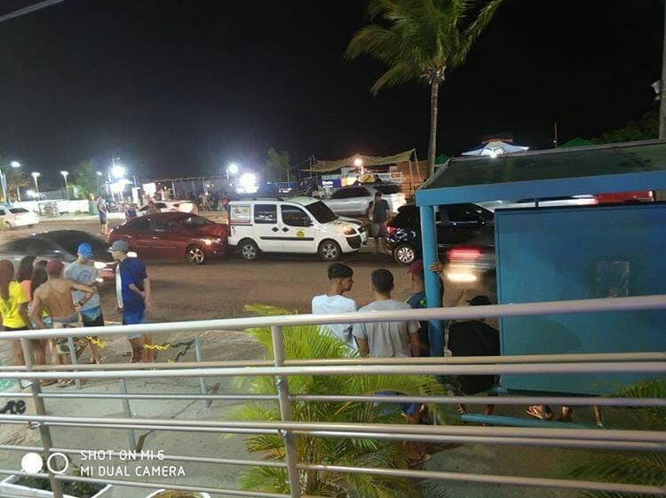 PONTA NEGRA: Três veículos se chocam e deixam trânsito lento na avenida Roberto Freire