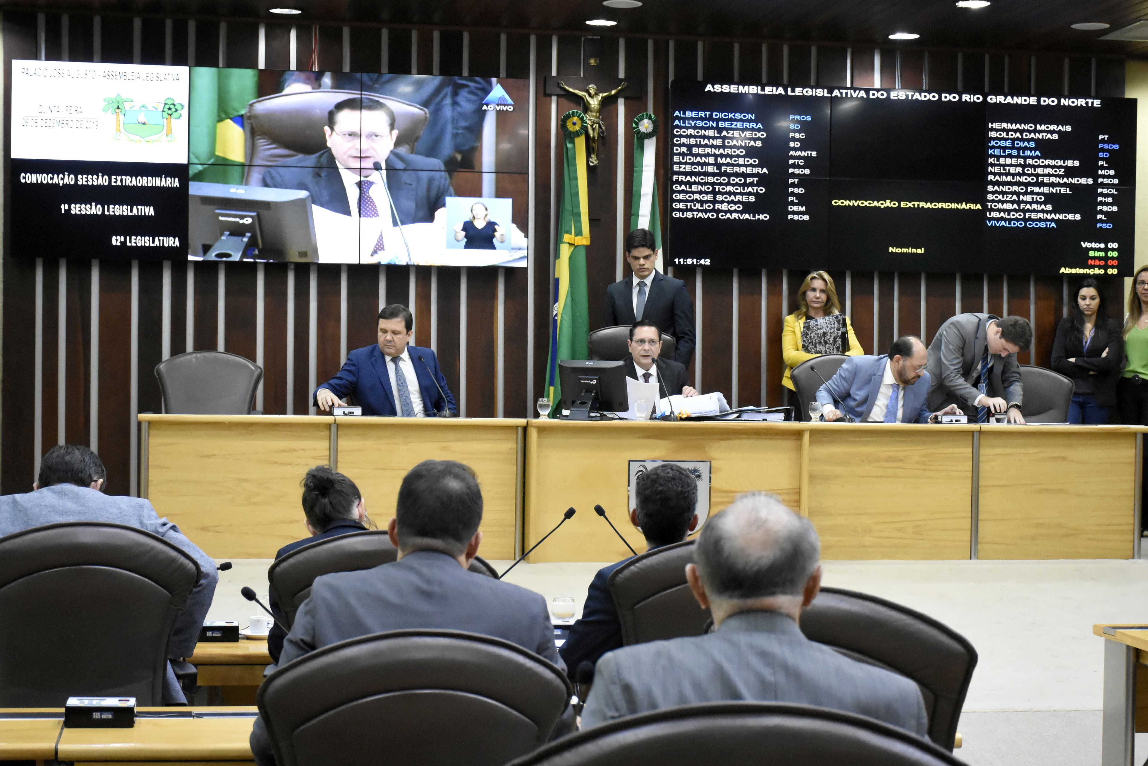 Deputados atendem convocação extraordinária e aprovam mudanças no PROEDI