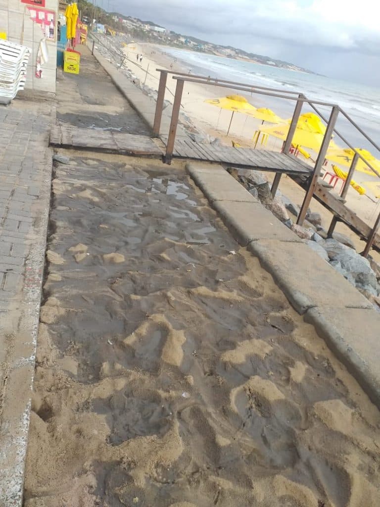 FOTOS: Leitores mostram a situação vexatória de Ponta Negra no início desta quarta