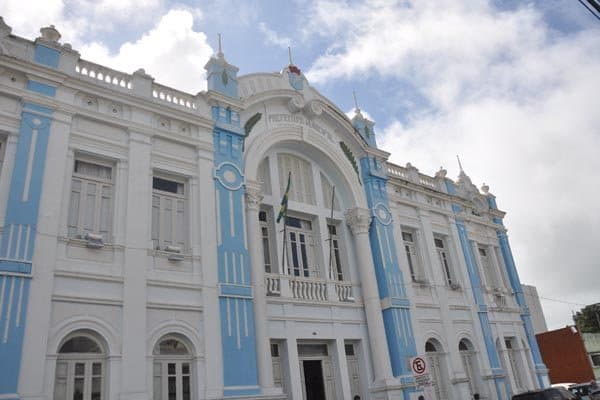 Mesmo com decisão do STF, Prefeitura de Natal faz manobra jurídica para não atualizar plano de cargos de servidores, denuncia sindicato
