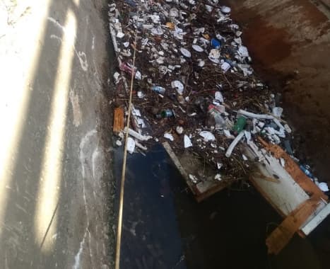 Prefeitura do Natal cita "falta de civilidade, ligações clandestinas de esgoto e despejo irregular de lixo" como aliadas ao caos com chuvas na capital