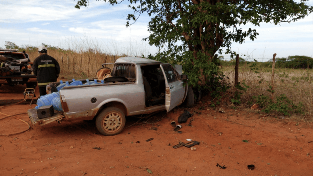 Idoso de 67 anos morre após colidir carro com árvore na zona rural de Mossoró
