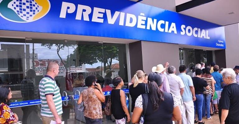 E TOME FILA: INSS tem 1 atendente para cada 3.100 segurados; RH do governo tem 1 para cada 40