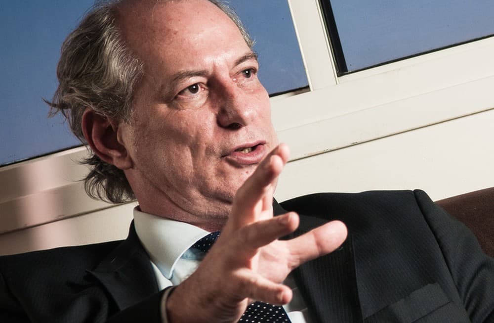 Justiça de SP penhora Hilux de Ciro Gomes para indenizar Fernando Holiday