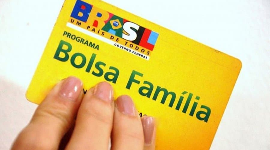Bolsa Família será expandido; entre medidas, bônus para famílias com crianças que passam de ano com notas acima de 7