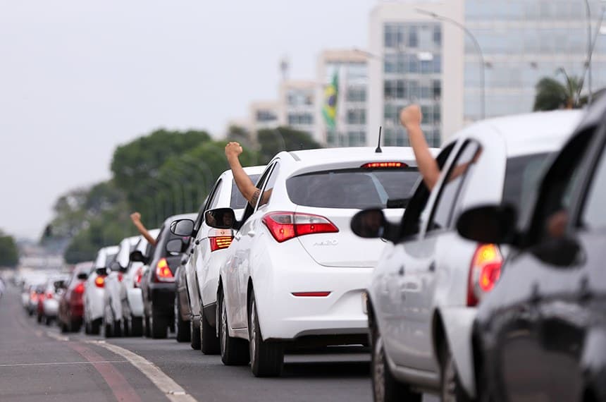 Proposta que tramita no Senado estende a motorista de aplicativo isenção tributária garantida a taxista