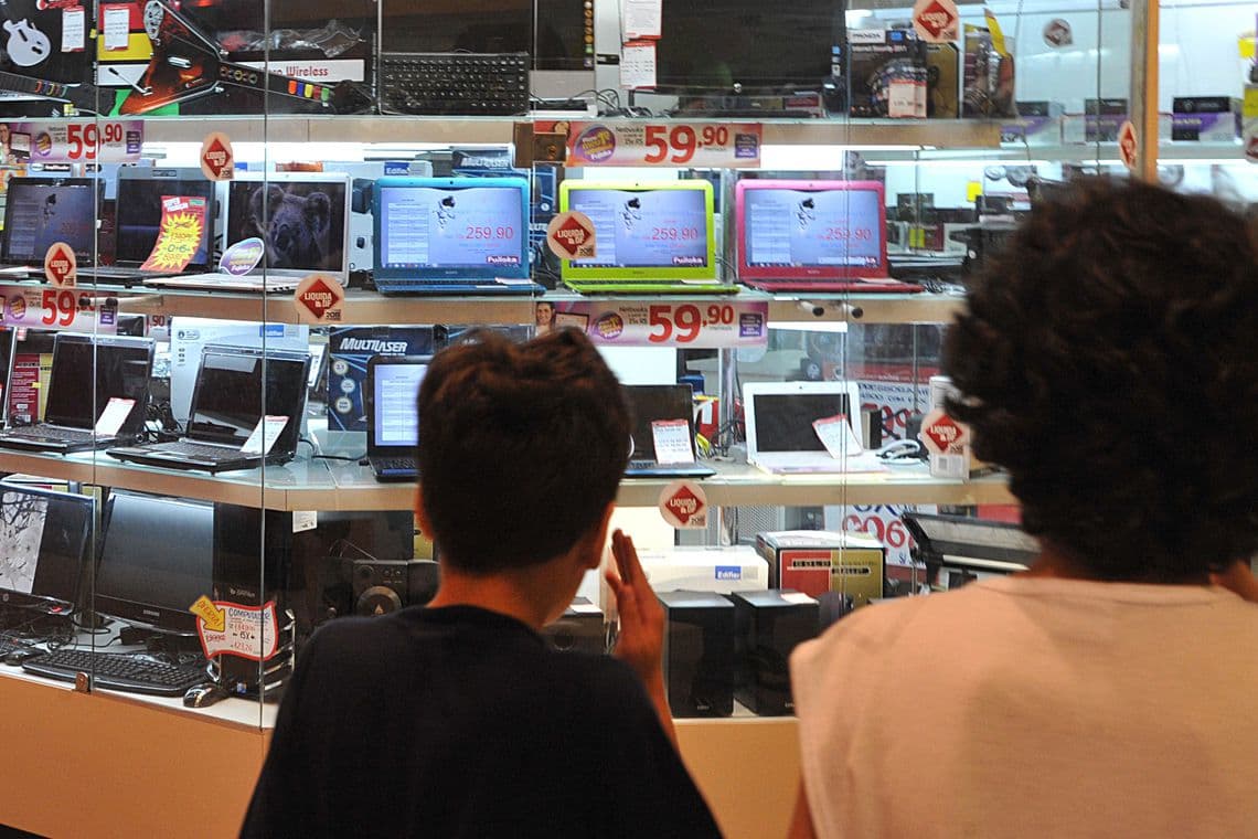 Intenção de consumo das famílias tem melhor janeiro desde 2015, informa CNC