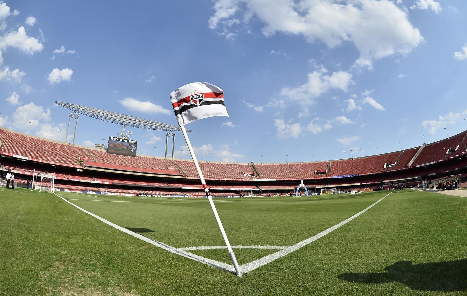 São Paulo processa Governo Federal e pede fim da meia-entrada em jogos no Morumbi, que beneficia estudantes, idosos, deficientes e jovens de baixa renda