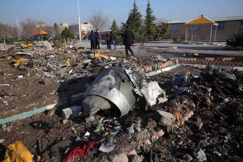 Avião ucraniano foi derrubado pelo Irã por acidente, dizem Canadá, Reino Unido e agentes dos EUA